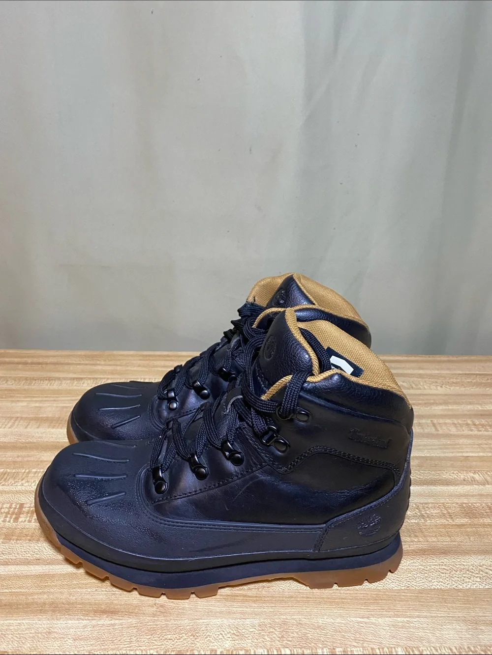 Timberland Mid Euro Hiker/ Duck Boots Defender Repellent System Size 5 Boys